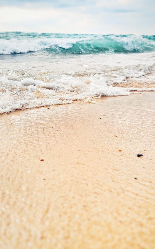 sea waves crashing on shore during daytime